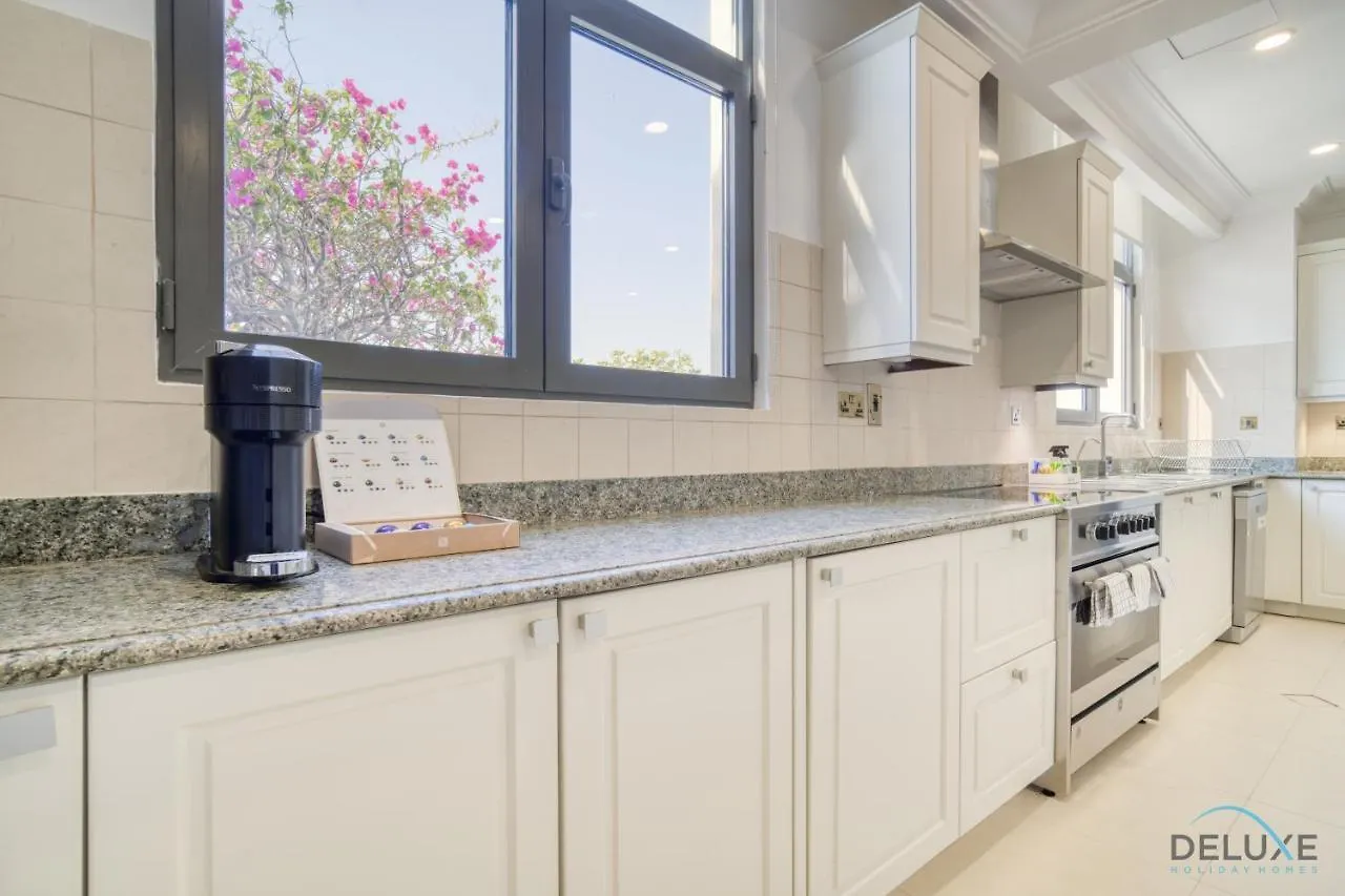 Signature 6Br Villa With Assistant Room And Private Pool In Frond F Palm Jumeirah By Deluxe Holiday Homes دبي