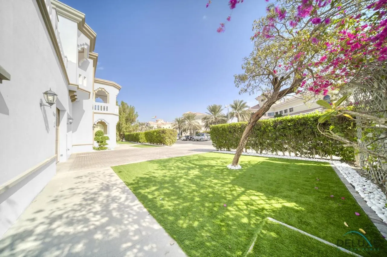 Signature 6Br Villa With Assistant Room And Private Pool In Frond F Palm Jumeirah By Deluxe Holiday Homes دبي