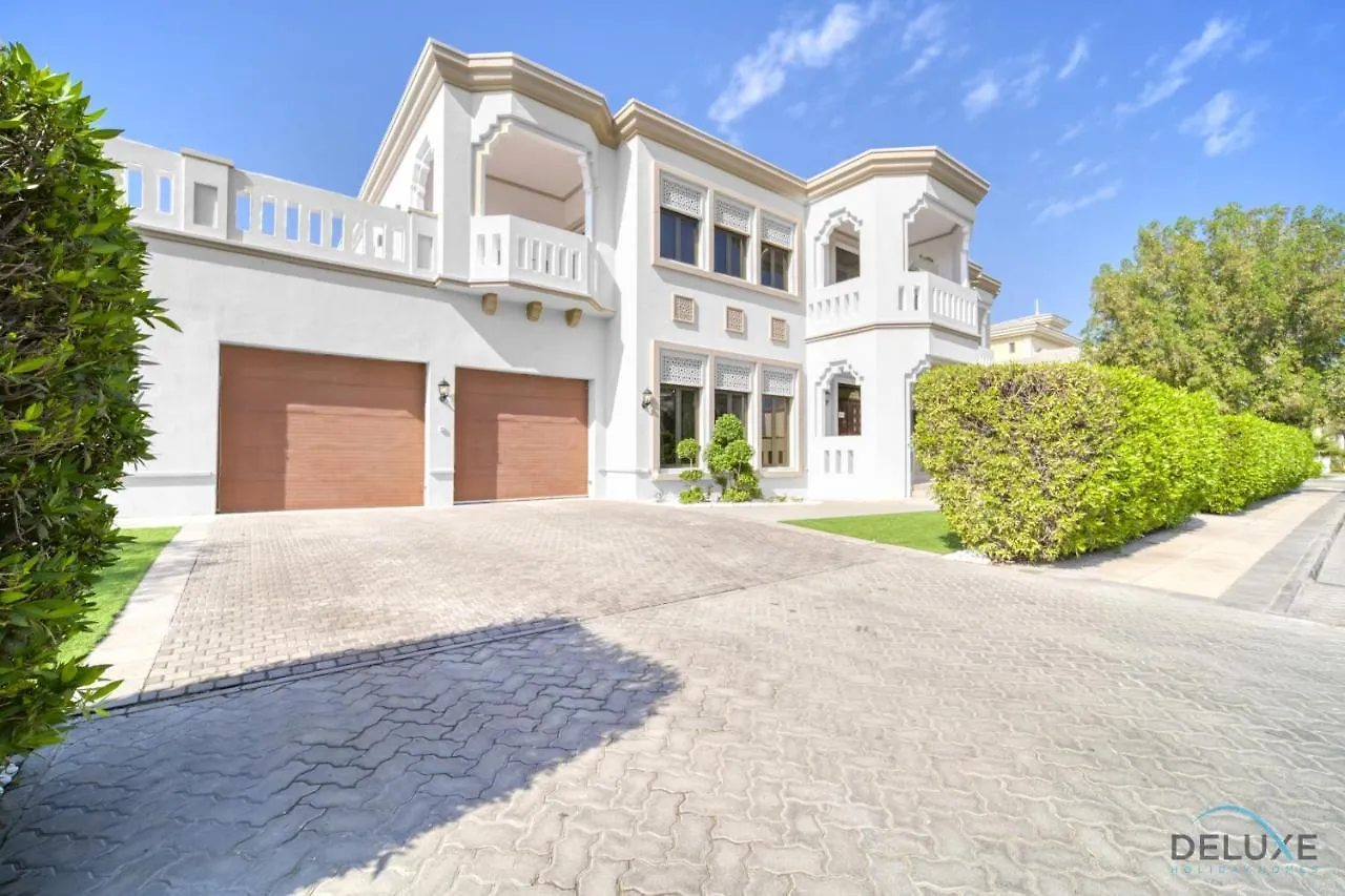 Signature 6Br Villa With Assistant Room And Private Pool In Frond F Palm Jumeirah By Deluxe Holiday Homes دبي الإمارات العربية المتحدة